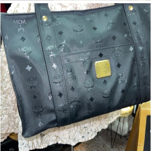 Authentic vintage MCM black shoulder tote (very good condition) and clean - Picture 2 of 11